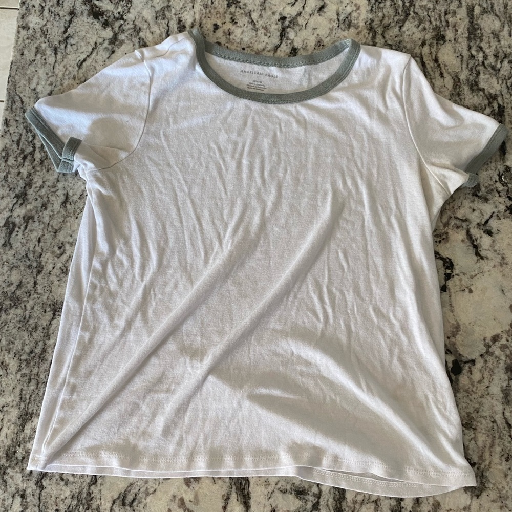 American Eagle T shirt